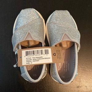 TOMS silver sparkles tiny alpargatas NIB size 5